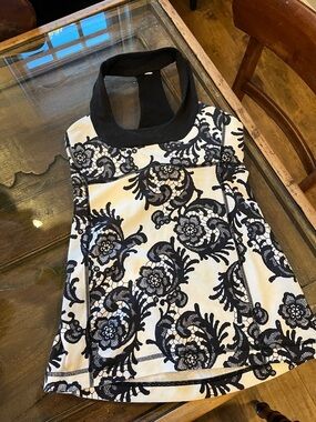 Lululemon Size 6 Racer back shelf bra top